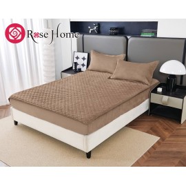 روتختی چهارفصل از جنس مخمل ابریشم کش دار تشک و ضدآب از برند رزهوم رنگ قهوه ای تیره دونفره سه تکه
